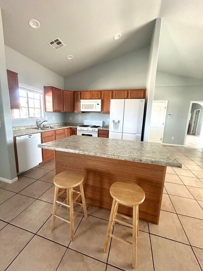 Foto del edificio - 3 Bedroom with open floor plan
