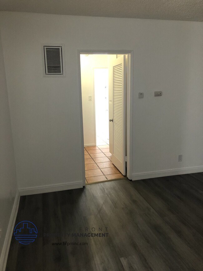 Foto del edificio - 6257 Friends Ave