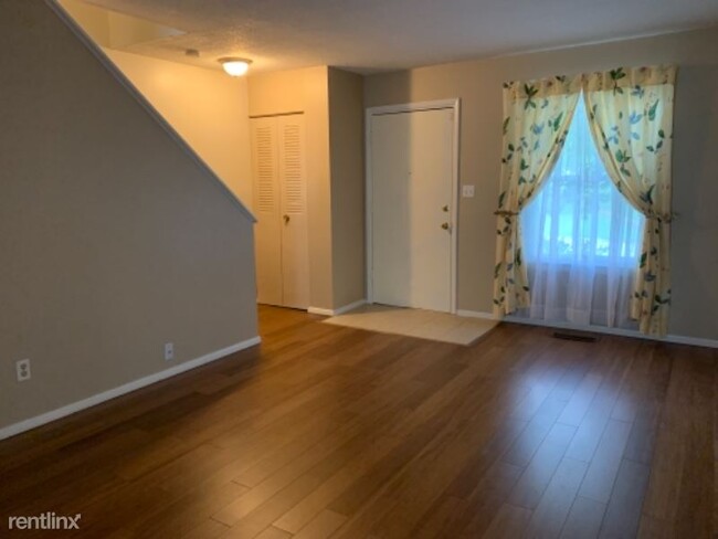 Building Photo - 2 br, 1 bath Townhome - 8717 Sycamore Ave