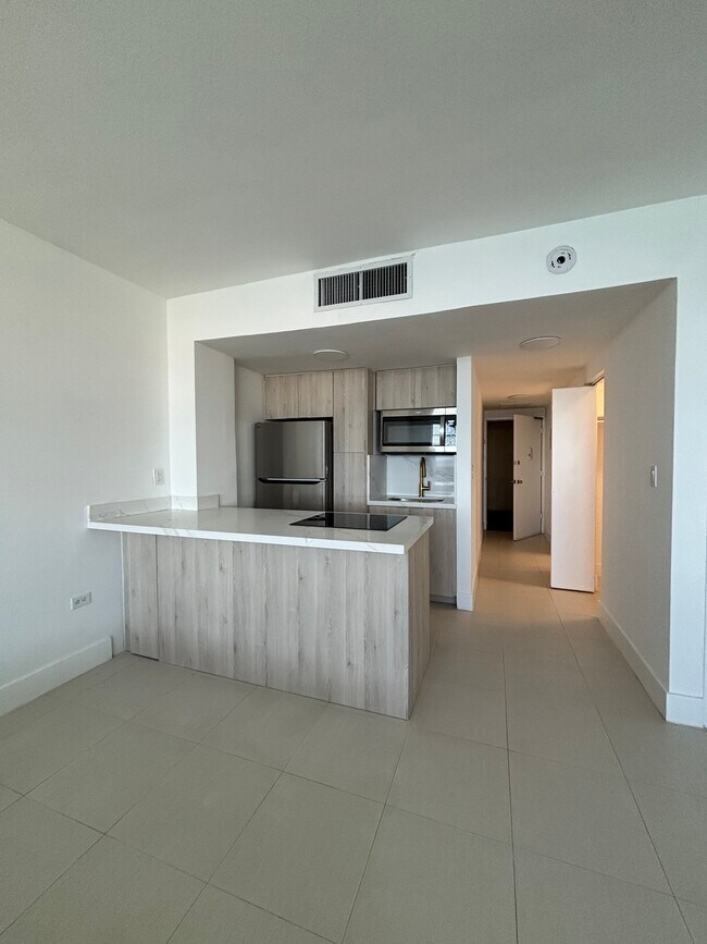 Foto del edificio - 905 Brickell Bay Dr