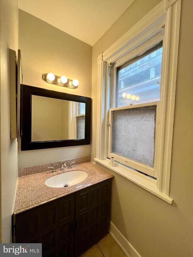 Foto del edificio - 1323 N Dupont St
