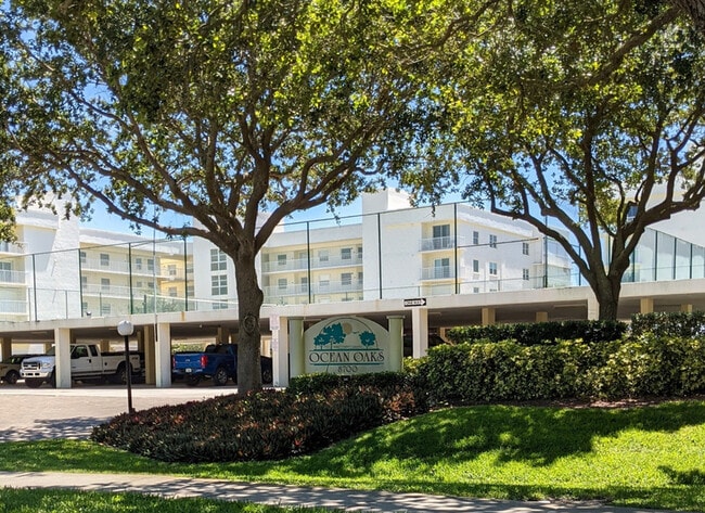 Building Photo - 8700 Ridgewood Ave