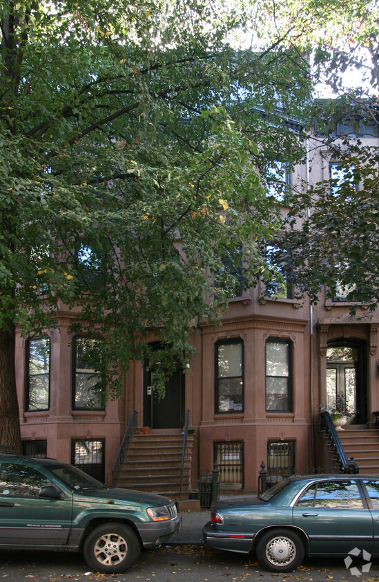 Foto principal - 132 Lincoln Pl