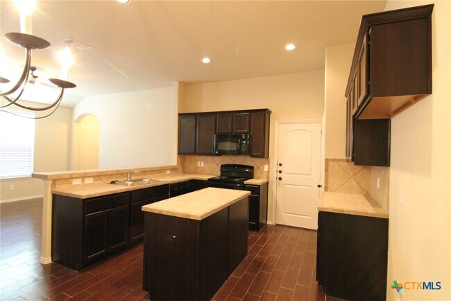 Building Photo - 506 Creekside Cir