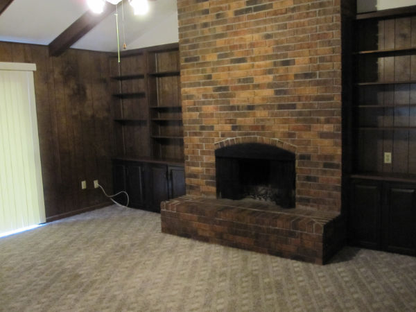 Family room with fireplace - 607 Cox Ave