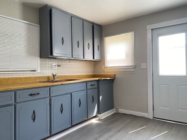 Foto del edificio - Two bedroom one bathroom single home in Sp...