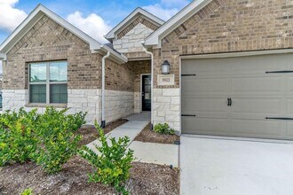Building Photo - 9903 Silverling Ct