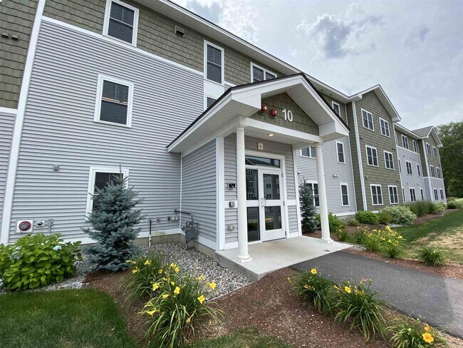 Building Photo - 15 E Ridge Dr