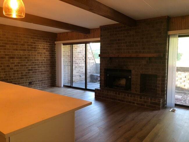 Building Photo - 106 Kenneth Cir