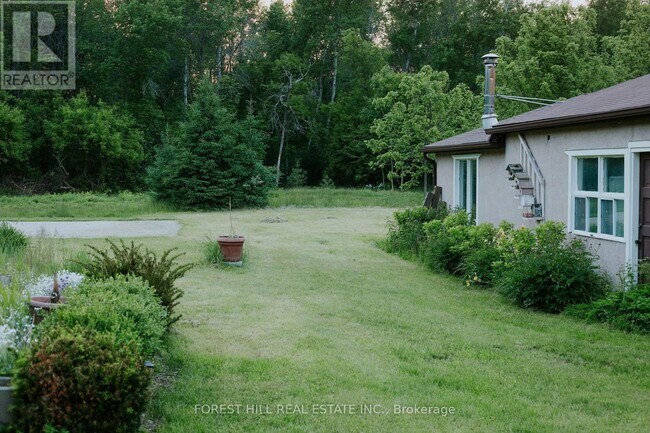 Photo du bâtiment - 102 Harbord Rd