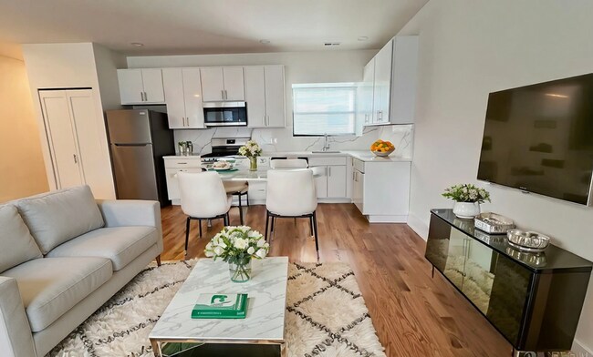 Building Photo - New Renovation 2 BR/2 BA right by the lake!