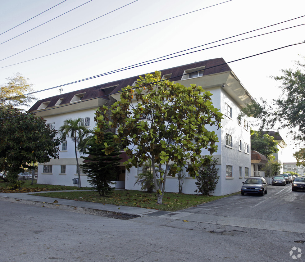 Jewett Apartments - Dadeland Apartments