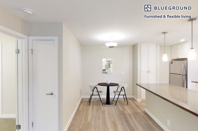 Building Photo - 7205 Charmant Dr