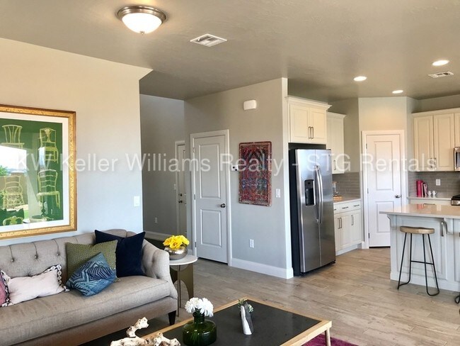 Building Photo - 985 N Casitas Hill Loop