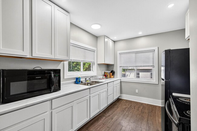 Building Photo - 1303 Sorin St