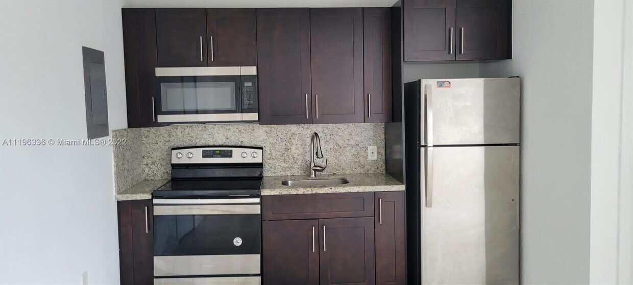 Foto principal - 5655 Johnson St