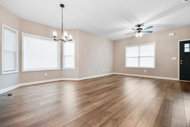 Foto del edificio - Pet Friendly Three Bedroom!