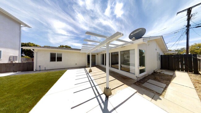 Foto del edificio - Beautiful home on Tipton with private yard!!