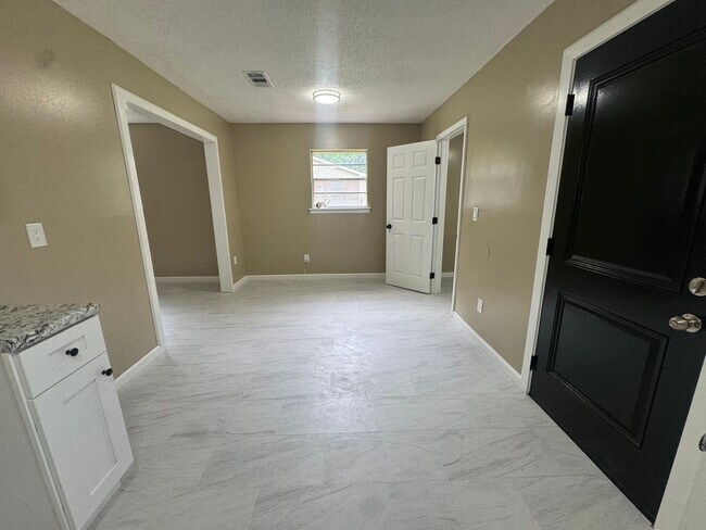Building Photo - 1253 Athey Rd
