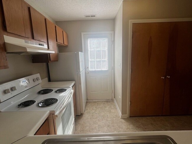 Foto del edificio - Spacious North Raleigh Townhouse! Pool! Lo...