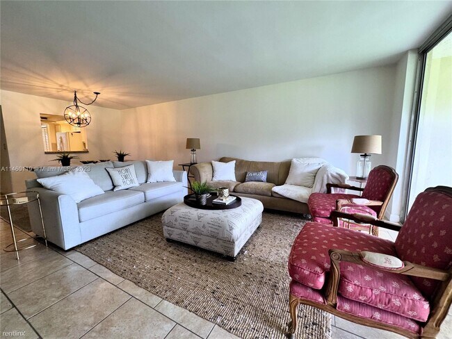 Building Photo - 3 br, 2 bath House - 901 W Cypress Ln Apt 201