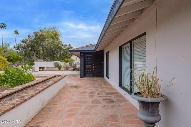 Foto del edificio - 5401 E Exeter Blvd