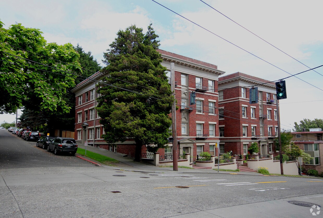 Building Photo - Castle Court