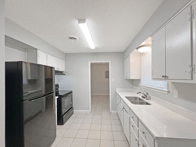 Building Photo - 1731 Carla Cove