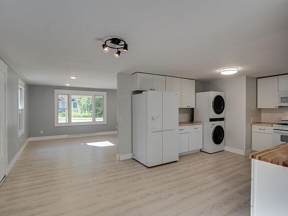 Foto del edificio - 1865 Maple Dr