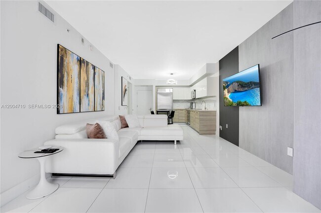 Foto del edificio - 1300 Brickell Bay Dr