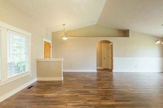 Foto del edificio - Beautiful 3 bed 2 bath Meridian home in th...