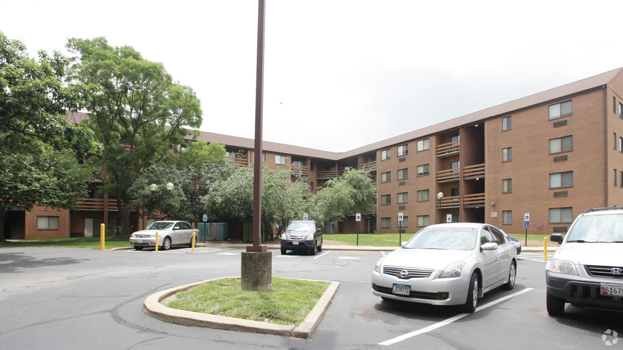 Building Photo - College Parkway Place