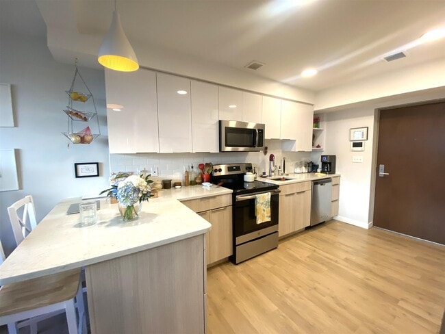 Building Photo - 9 Soden St