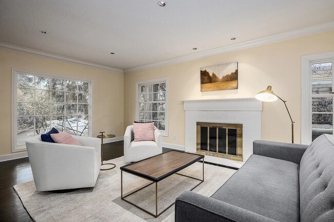Building Photo - Experience the Charm of a Portland Heights...