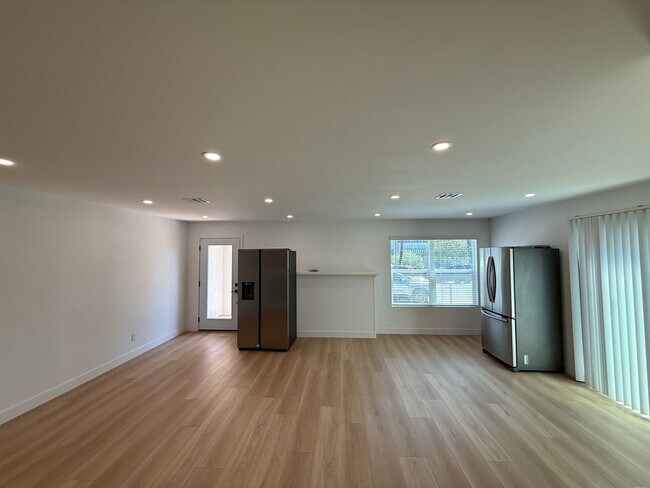 Foto del edificio - 4960 Rockford Dr