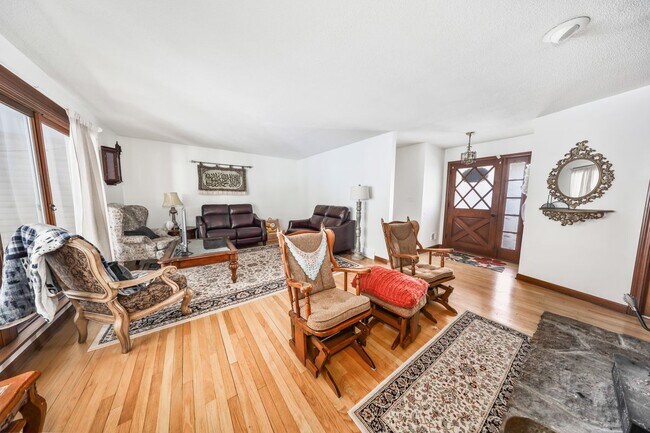 Foto del edificio - 41 Trout Brook Dr