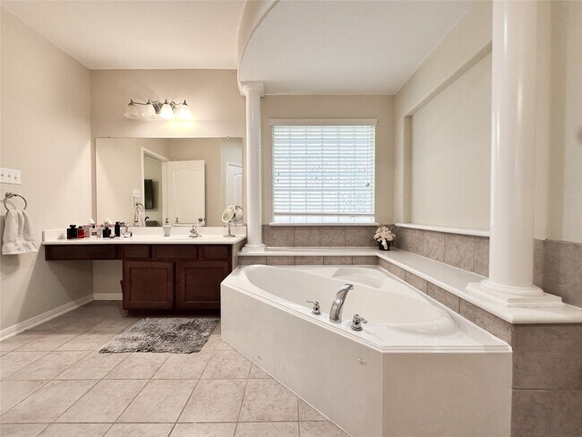 Building Photo - 6118 Coastal Grove Ln