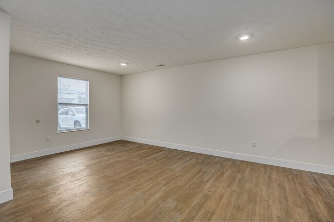 Foto del edificio - 702 Courtyard Ln