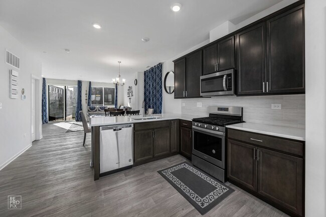 Foto del edificio - 2345 Parkside Dr