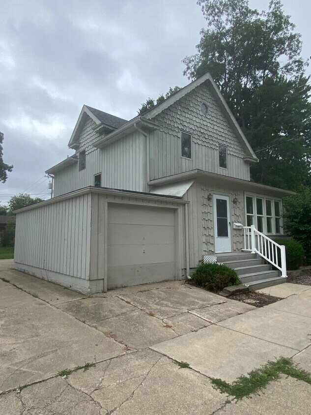 Primary Photo - 305 Euclid Ave