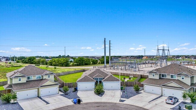 Building Photo - Luxury 3/2 Duplex in Seguin, Texas