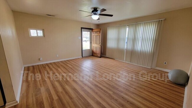 Building Photo - 4204 Beauty Ln