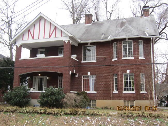Building Photo - 1430 Everett Ave