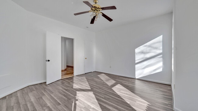 Building Photo - 1528 E St SE