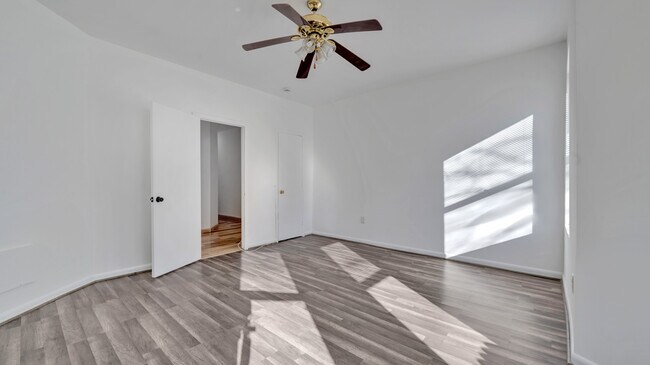 Foto del edificio - 1528 E St SE