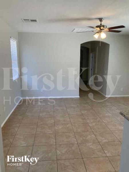 Foto del edificio - 15136 West Windrose Drive
