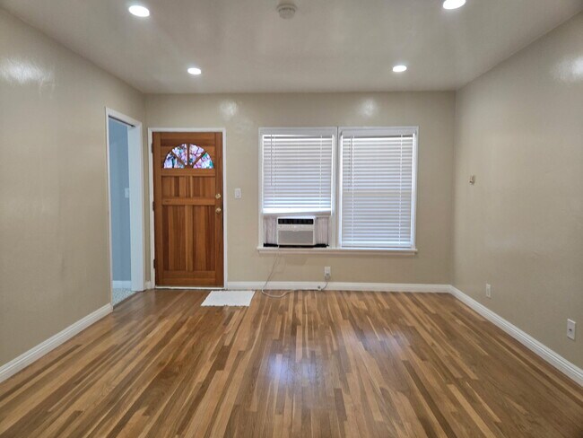 Foto del edificio - 4113 N Greenbrier Rd