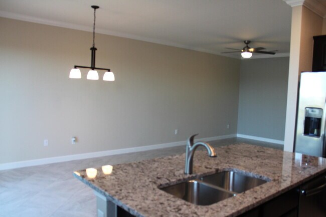 Foto del edificio - 12951 Anthorne Ln