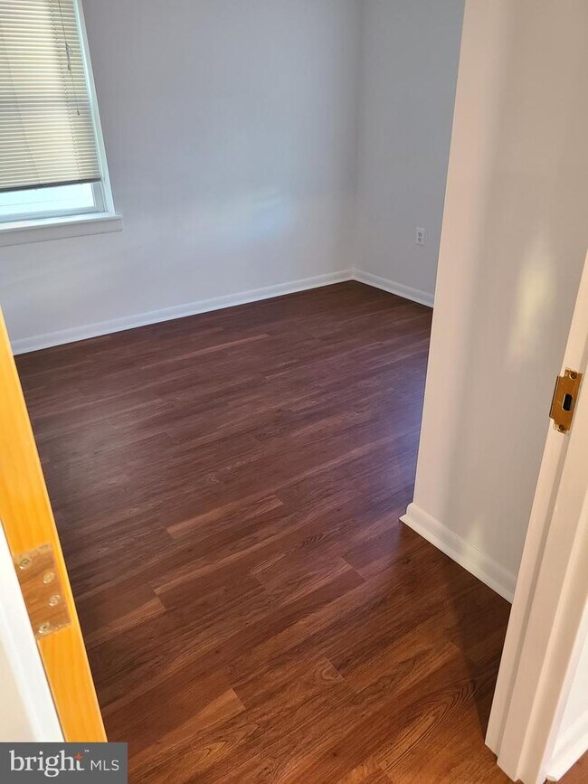 Building Photo - 4710 Rosedale Ave