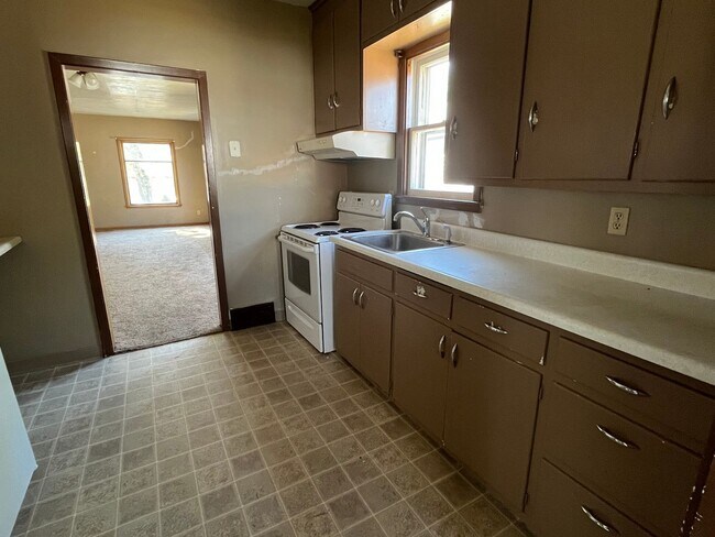 Foto del edificio - 2 Bed 1 Bath + Double Stall Garage